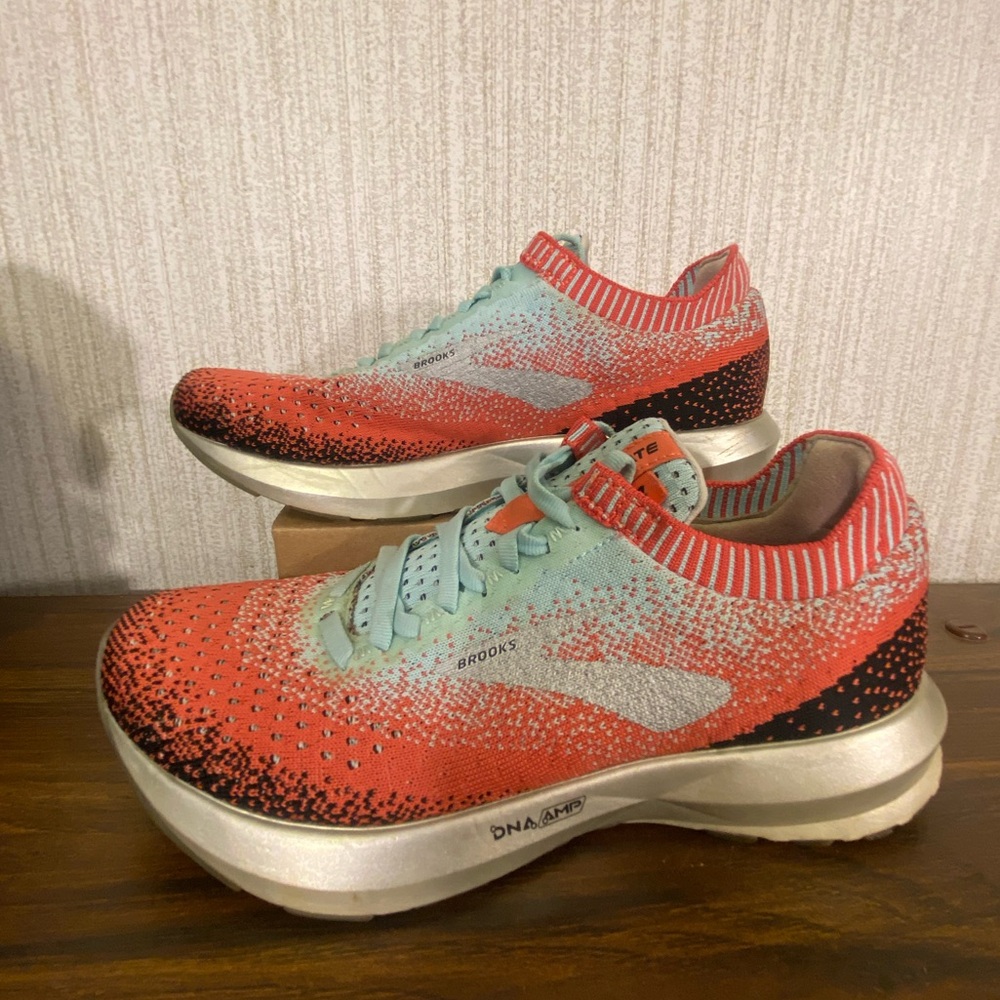 Brooks Levitate 2 6.5 Tennis Shoes